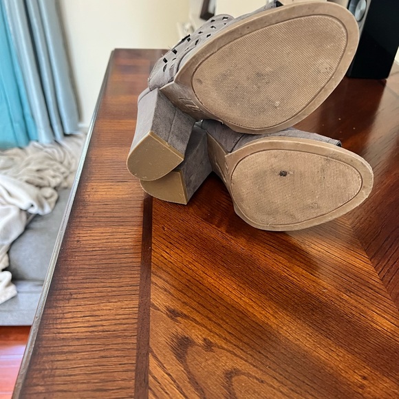 Christian Siriano heels size 6 taupe - Picture 7 of 8